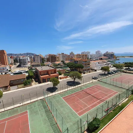 Estudio Grisland Pool Apartment Roses